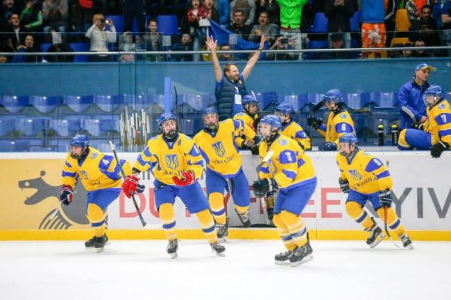 Юниорская сборная Украины по хоккею разгромила Румынию и выиграла домашний чемпионат мира