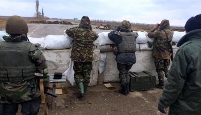 Оккупанты палят по украинским военным на Донбассе