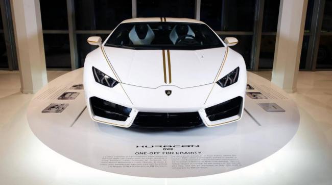 Автомобиль Папы Римского продали на аукционе за 715 тысяч евро (ФОТО)