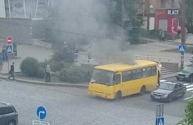 В центре Донецка взорвался маршрутный автобус