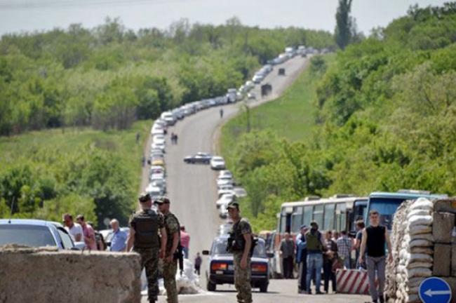 За последние сутки пропускные пункты на Донбассе пересекли 37 тысяч человек