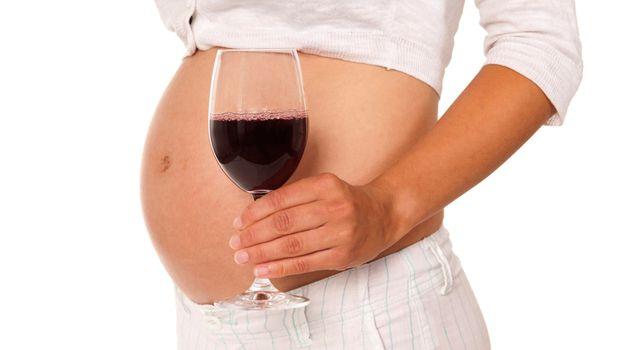 Употребление всего двух алкогольных напитков в месяц во время беременности снижает интеллект у ребенка