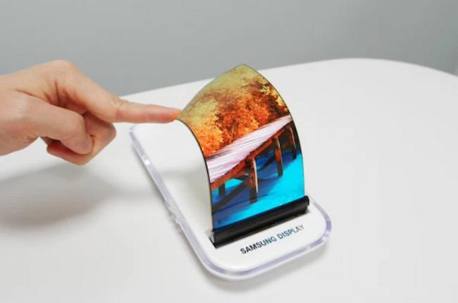 Компания Samsung займется производством гибких экранов для смартфонов