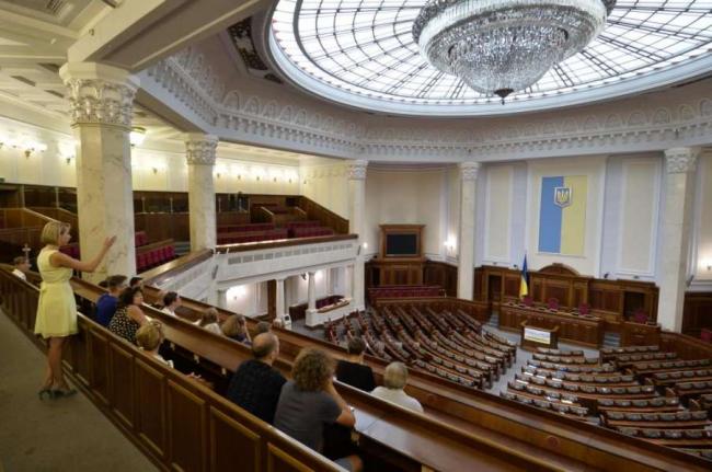 Женщины Украины требуют отдать им половину мест в парламенте