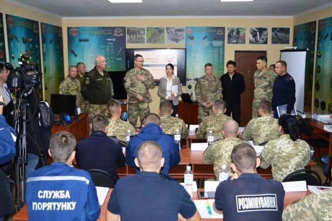 Инструкторы из США готовят в Украине специалистов по гуманитарному разминированию