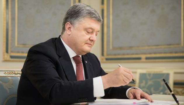 Порошенко подписал закон о запрете наблюдателей РФ на выборах
