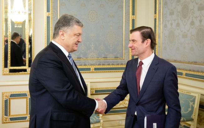Порошенко и Хейл обсудили усиление давления на Россию