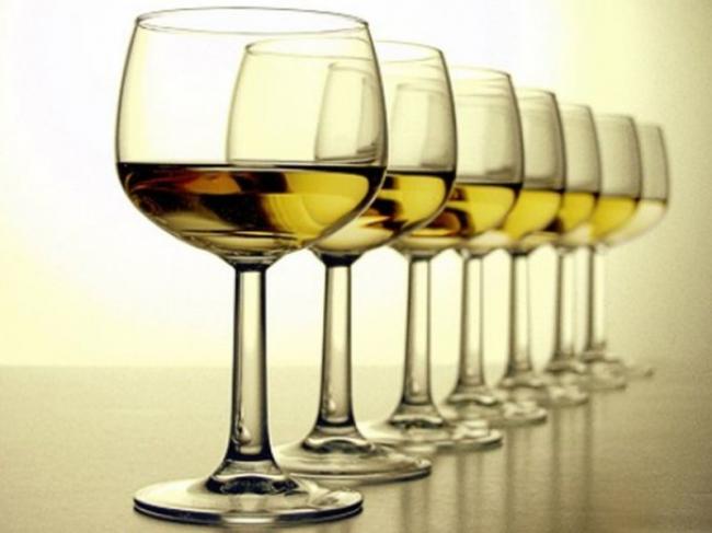 Даже малые дозы алкоголя нарушают самоконтроль - исследование