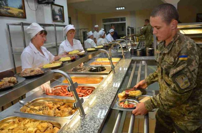 Питание в армии: Минобороны опровергает слухи, что новая система слишком дорогая