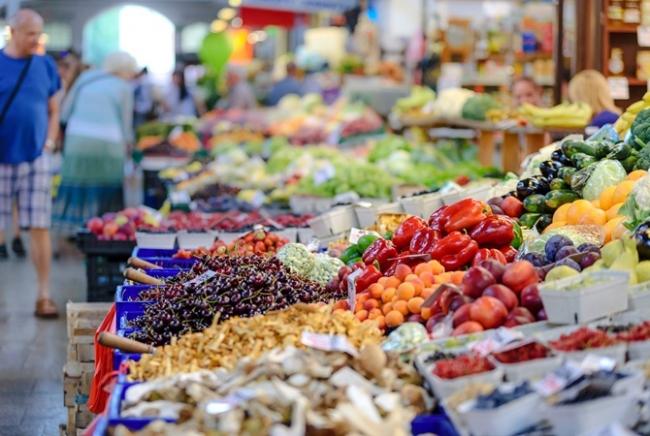 Названа среднемесячная сумма расходов на еду в Украине