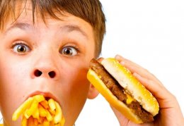 Чем  для  детей опасна реклама еды?