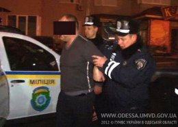 В Одессе расстреляли двоих людей. Еще трое ранены (ФОТО) В Одессе расстреляли двоих людей. Еще трое ранены (ФОТО)