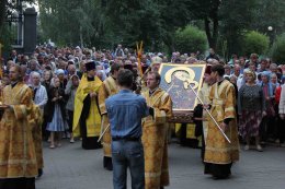 В самую почитаемую икону Польши бросили несколько банок с краской