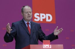 Пеер Штайнбрюк станет соперником Ангелы Меркель на выборах в Германии