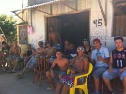 Нападающий «Металлиста» Тайсон дома в кругу друзей (ФОТО) Нападающий «Металлиста» Тайсон дома в кругу друзей (ФОТО)