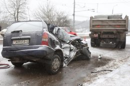 Насколько опасно ездить на летней резине зимой (ВИДЕО) Насколько опасно ездить на летней резине зимой (ВИДЕО)