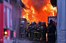 В Киеве горит рынок "Караваевы дачи" (ВИДЕО)
