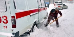 В Одесской области из сугроба вытянули «скорую» с 4-летней девочкой