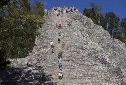 200 тыс туристов приехало в Гватемалу встречать конец света (ФОТО) 200 тыс туристов приехало в Гватемалу встречать конец света (ФОТО)