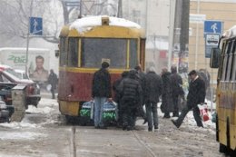 Киевляне замерзают в общественном транспорте