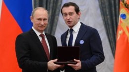 Хабенский пришел на награждение к Путину со значком «Дети вне политики» (ФОТО)