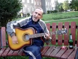 Поздравления не от Деда Мороза или талант не пропьешь (ВИДЕО)