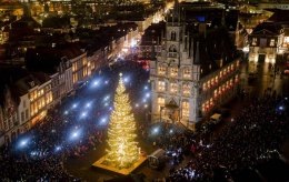 Праздничные световые инсталляции со всего мира (ФОТО)