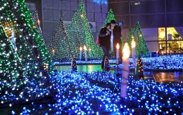 Праздничные световые инсталляции со всего мира (ФОТО)