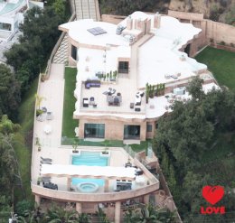 Шикарный новогодний подарок для Рианны (ФОТО) Шикарный новогодний подарок для Рианны (ФОТО)