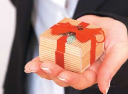 Украинским журналистам разослали на Новый год резиновые мужские половые органы