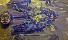 В Луганске возле центральной елки спалили карусель (ВИДЕО)