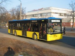 В Киеве из автобуса выпала женщина