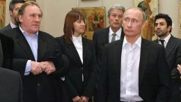 Путин вручил Депардье российский паспорт (ФОТО)