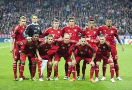 Немецких футболистов оштрафовали за белые носки