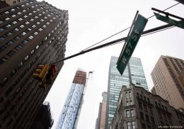 В Нью-Йорке на людей рухнул строительный кран: есть жертвы