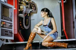 Регионалы выпустили новогодний календарь со своими секретаршами (ФОТО)