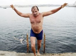 Крымскому пловцу-марафонцу придется поплавать с акулами