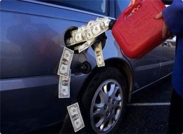 Почему украинцев вынуждают покупать импортный бензин