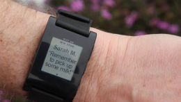 Умные часы  Pebble с Bluetooth наконец-то выходят в продажу (ФОТО)