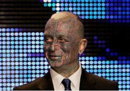 В Чехии могут выбрать президента, который почти целиком покрыт татуировками (ФОТО)