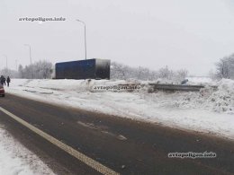 На трассе Киев-Чоп грузовик протаранил автобус с пассажирами (ФОТО)