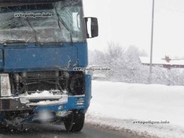 На трассе Киев-Чоп грузовик протаранил автобус с пассажирами (ФОТО)