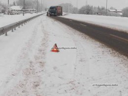 На трассе Киев-Чоп грузовик протаранил автобус с пассажирами (ФОТО)