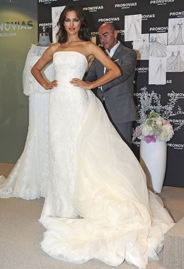 Подружка Криштиану Роналду покрасовалась в подвенечном платье (ФОТО)