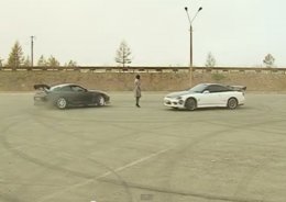 Дрифтер на вираже ударил девушку (ВИДЕО)