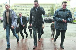 Оппозиция стала заигрывать с властью по отдельности?