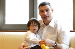 Виталий Кличко отдаст свою зарплату нуждающимся