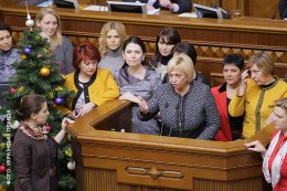 Женский бунт - беспощадный и... бессмысленный?