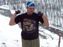 Суровый житель Братска гнался за поездом в одних тапках