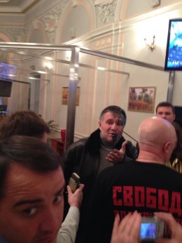 Арсен Аваков стал новой жертвой зеленки (ФОТО+ВИДЕО)